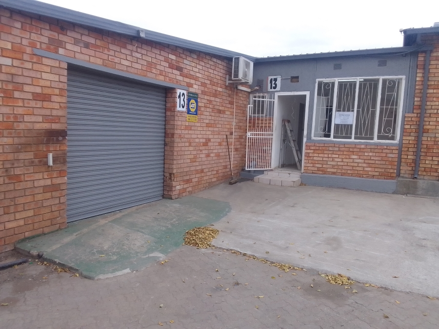 To Let commercial Property for Rent in Oos Einde North West